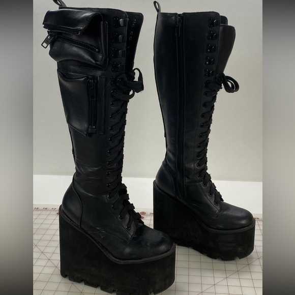 Dolls Kill “Obsidian” Black Lace-Up Platform Boots w/Pockets! Size 7 - Picture 3 of 5